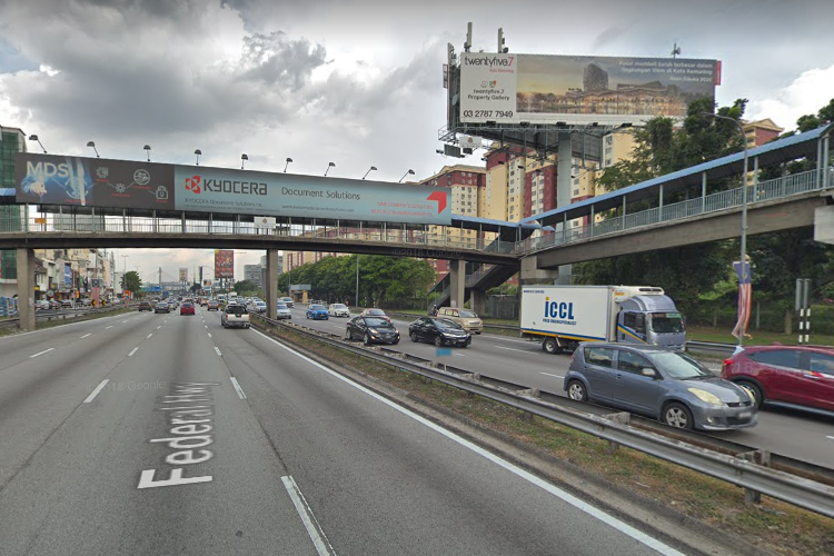 1 Sided Unipole Billboard at Federal Highway, from Shah Alam / Subang towards LDP Highway / Petaling Jaya / Kuala Lumpur before exit to LDP Highway (B), Selangor