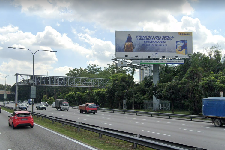 1 Sided Unipole Billboard at Federal Highway, from Shah Alam / Subang towards Petaling Jaya / Kuala Lumpur before exit to LDP Highway (B), Selangor