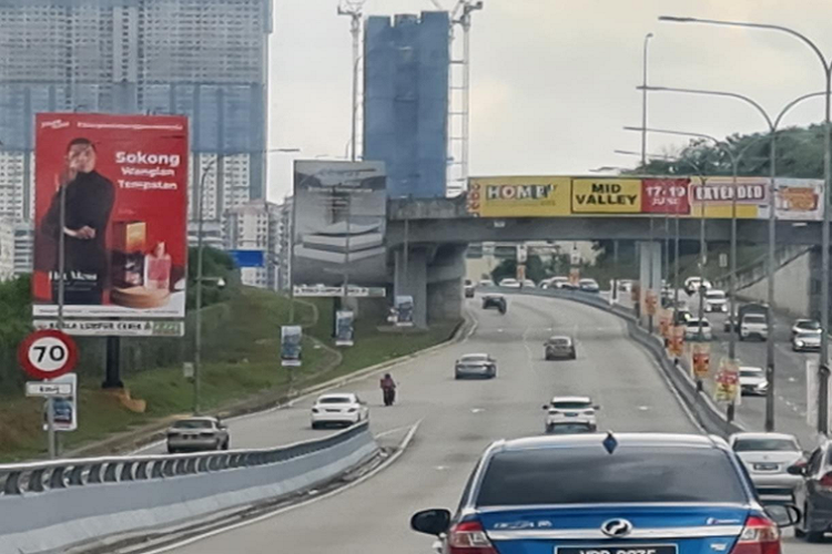 1 Sided Vertical Minipole Billboard at Lebuhraya Bukit Jalil, Pavilion 2 Bukit Jalil (A), Kuala Lumpur