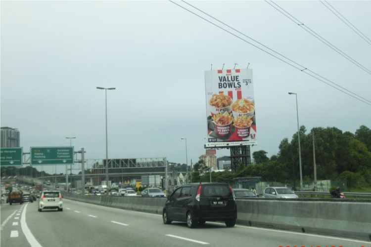 2 Sided Spectacular Billboard at LDP (800m from Sunway Toll Plaza), Selangor