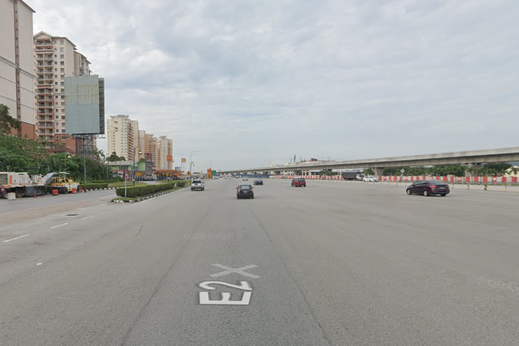 2 Sided Vertical Unipole Billboard at Sungai Besi Toll, Seri Kembangan, Selangor (after Sungai Besi Toll)