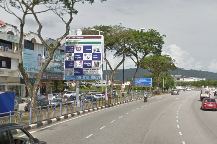 1 Sided Direction Signage Billboard at Jalan Tun Ismail, Pahang