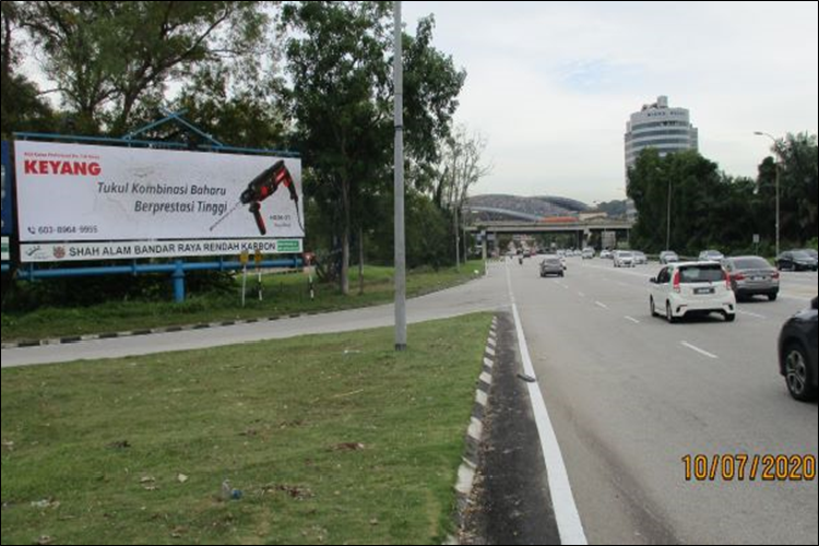 1 Sided Minipole Billboard at Jalan Subang / Jalan Monfort, Shah Alam, Selangor (near Giant Hypermarket)