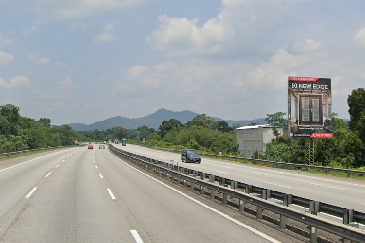 1 Sided Vertical Minipole Billboard at NSE KM391.6 (B), Tanjong Malim, Perak