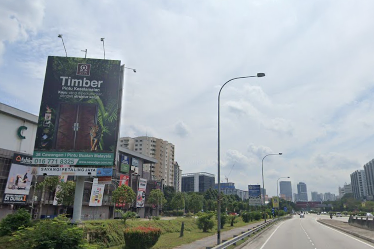 1 Sided Vertical Unipole Billboard at Jalan Lapangan Subang, Petaling Jaya, Selangor