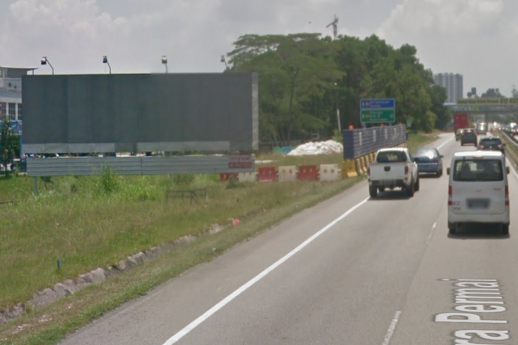 1 Sided Free Standing Billboard at Jalan Putra Permai heading to AEON Equine Park, Selangor