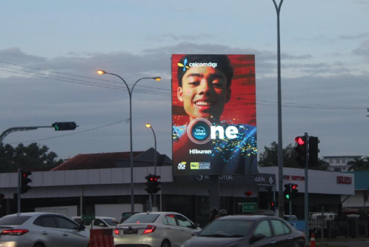 1 Panel Vertical Digital Screen Billboard at Jalan Damai / Jalan Tuaran, Likas, Kota Kinabalu, Sabah