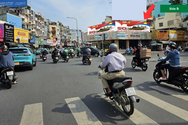 Horizontal Wall-Mounted Billboard at To Hien Thanh - Thanh Thai Intersection, District 10, Ho Chi Minh City.