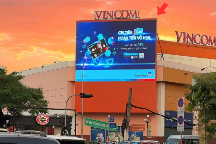 1 Panel Horizontal LED Screen Billboard at 15 -17 Cong Hoa, Tan Son Nhat Ward, Ho Chi Minh City (Vincom Plaza Cong Hoa)