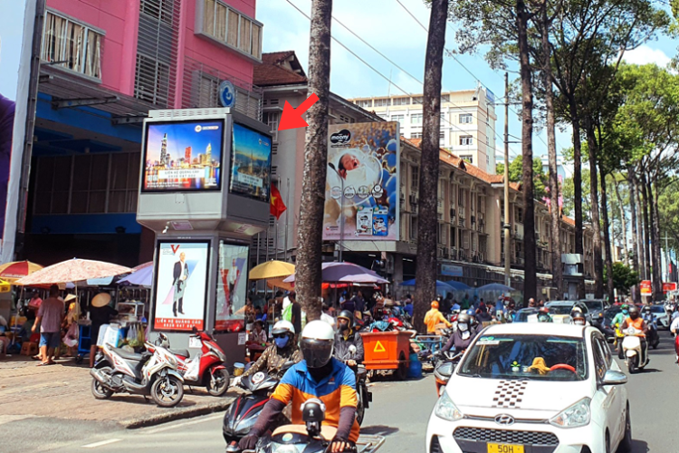 Bảng quảng cáo trụ hộp đèn E-tower 8 mặt tại 189 Nguyễn Thị Minh Khai, Phường Bến Thành, Thành phố Hồ Chí Minh (Trung tâm Anh ngữ VUS)