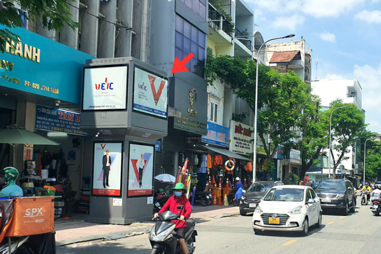 Bảng quảng cáo trụ hộp đèn E-tower 8 mặt tại 43 đường Yersin, Phường Bến Thành, Thành phố Hồ Chí Minh