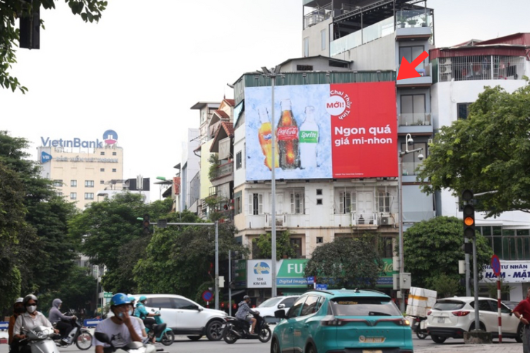 1 Panel Horizontal Wallscape Billboard at 104 Kim Ma Street, Ba Dinh Ward, Ha Noi City