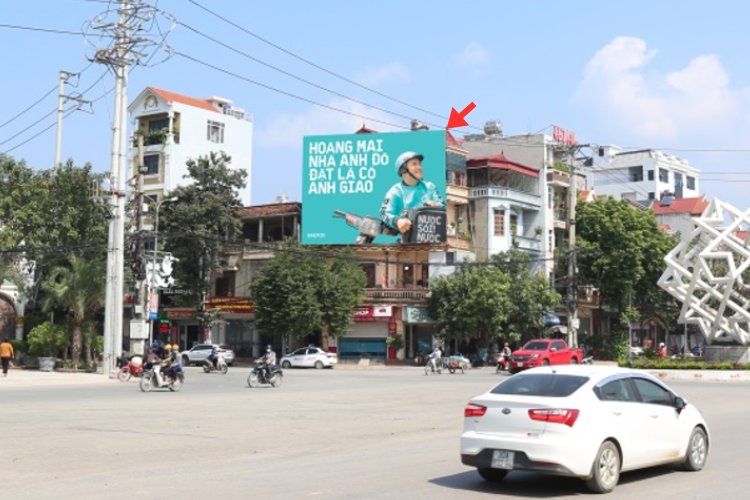 1 Panel Horizontal Wallscape Billboard at 2 Chi Lang Street, Hoa Binh Ward, Phu Tho (Long Chau Pharmacy)