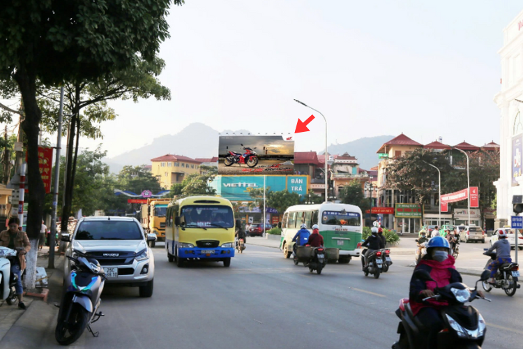 1 Panel Horizontal Wallscape Billboard at 119D Truong Chinh, To Hieu Ward, Sơn La (Viettel Store)