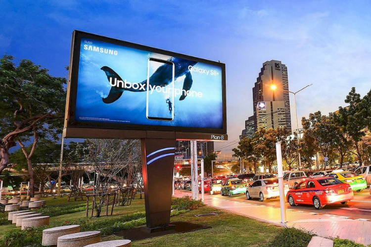 Billboard adsvertising from Samsung Vietnam 