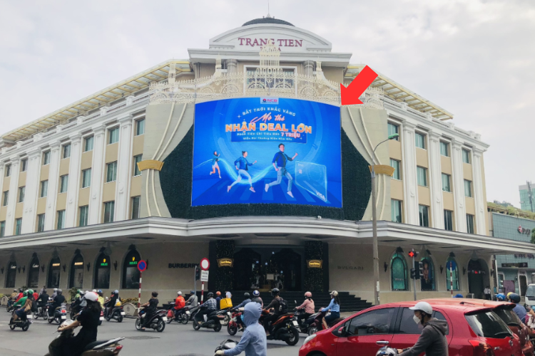 1 Sided Horizontal Curved LED Screen Billboard at 24 Hai Ba Trung, Hoan Kiem, Ha Noi City (Trang Tien Plaza, Hai Ba Trung Side)