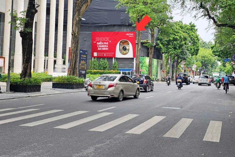 1 Sided Horizontal LED Screen Billboard at 40 Hang Bai, Hoan Kiem, Ha Noi City (Ho Guom Opera)