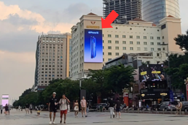 1 Sided Vertical LED Screen Billboard at 63 Nguyen Hue, Sai Gon, Ho Chi Minh City (Sai Gon Prince Hotel)