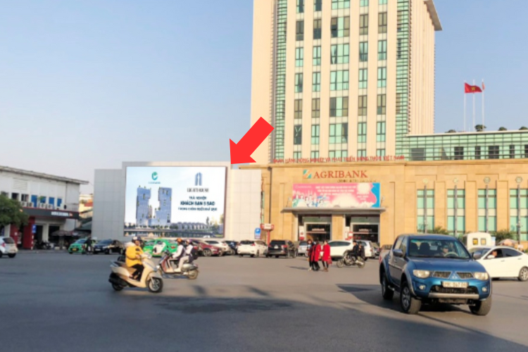 Day View - Horizontal LED Screen Billboard at Hong Quang, Hai Duong, Hai Phong City (Buu Dien Roundabout)
