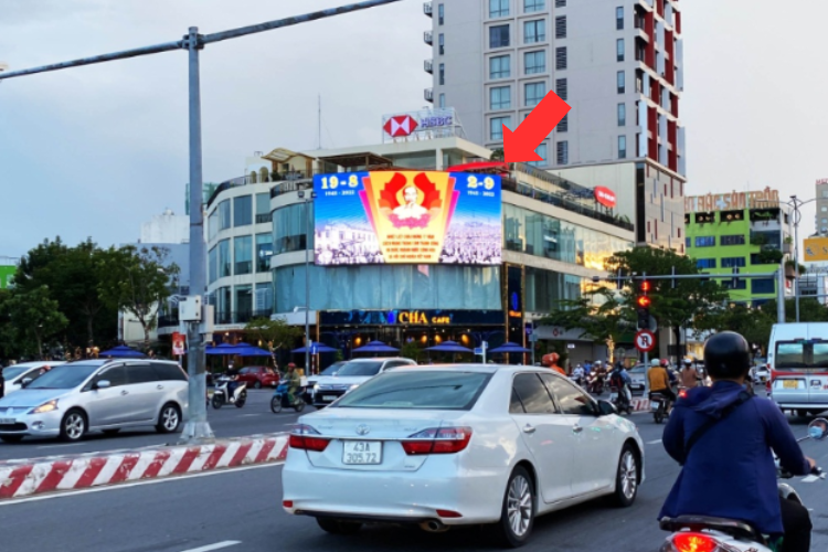 1 Sided Horizontal Curved LED Screen Billboard at 1 Nguyen Van Linh, Hai Chau, Da Nang City (History Tower)