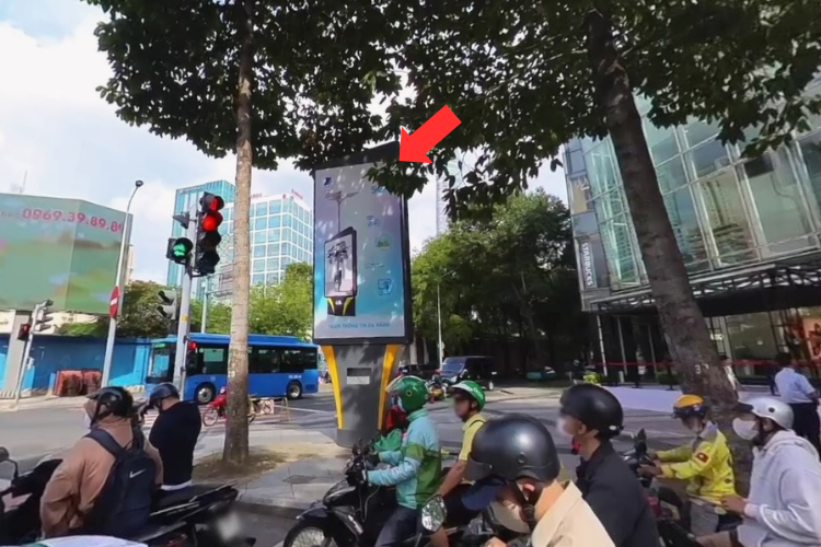 1 Panel Vertical LED Screen Billboard at Le Loi - Paster Intersection, Ben Thanh Ward, Ho Chi Minh City