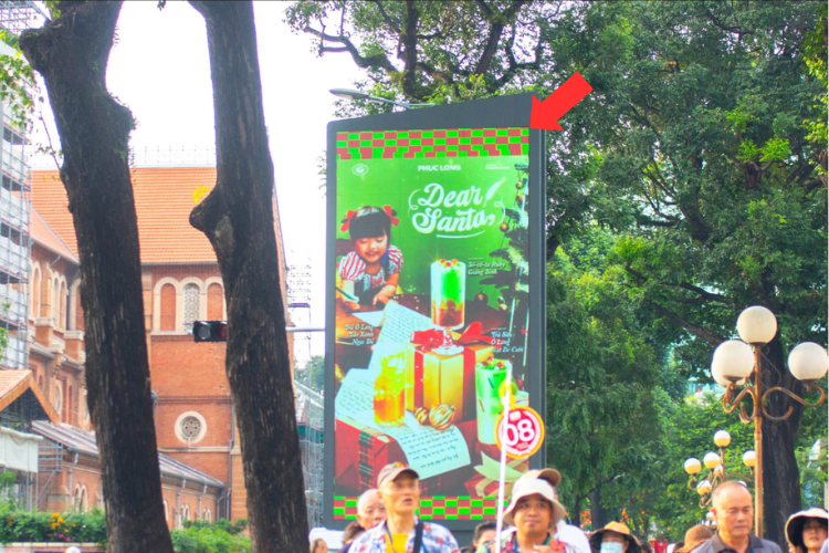 Vertical LED Screen Billboard at Cong Xa Paris, Sai Gon Ward, Ho Chi Minh City (Ho Chi Minh City Central Post Office)