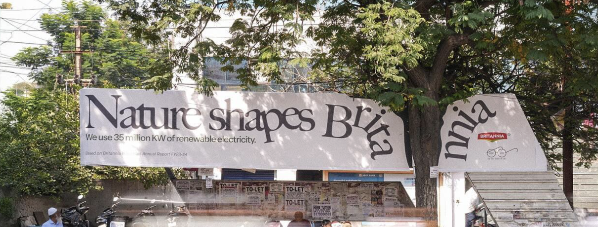 Khi một billboard thay đổi hình dạng để nhường chỗ cho cây, thông điệp không còn nằm ở nội dung — mà nằm ở chính hành động